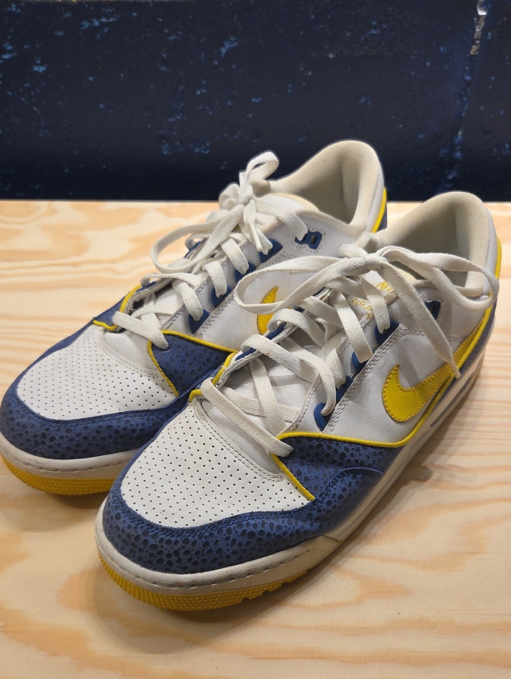*RARE* Nike Air Assault Low - Zest Academy Blue (Size 12)